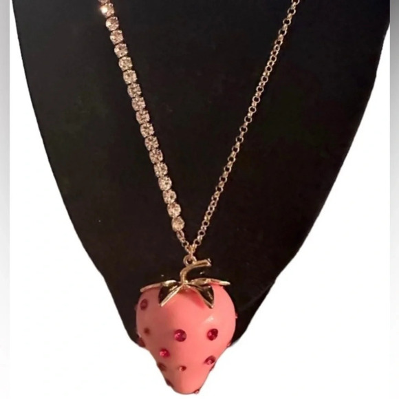 BETSEY JOHNSON Enamel Pink Strawberry Necklace with Red Crystal Seeds NEW NWT - Picture 2 of 13